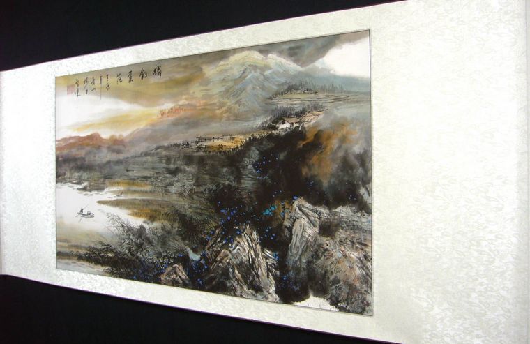 三尺水墨山水畫